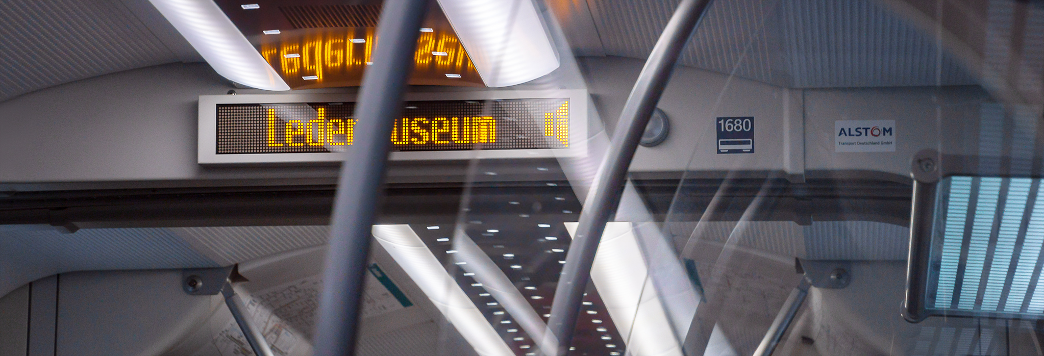 Ledermuseum - Nächster-Halt-Anzeige in der S-Bahn