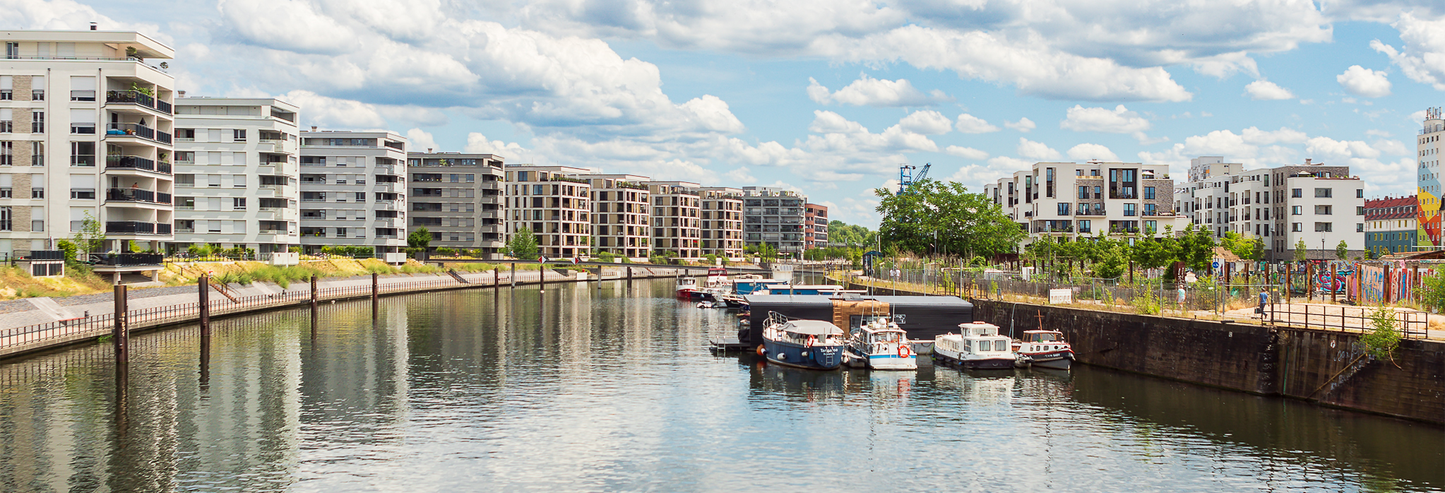 Moderne Architektur und Boote am Offenbacher Hafen